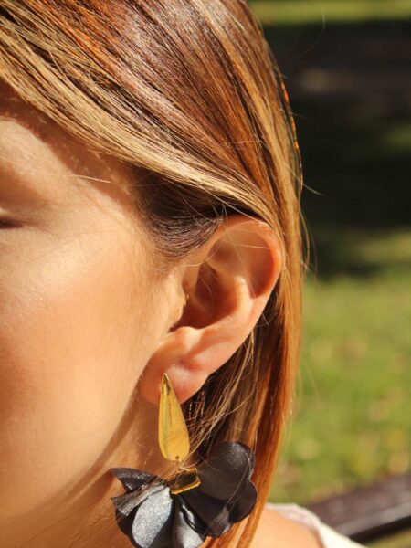 Aros flor colgante gota grande