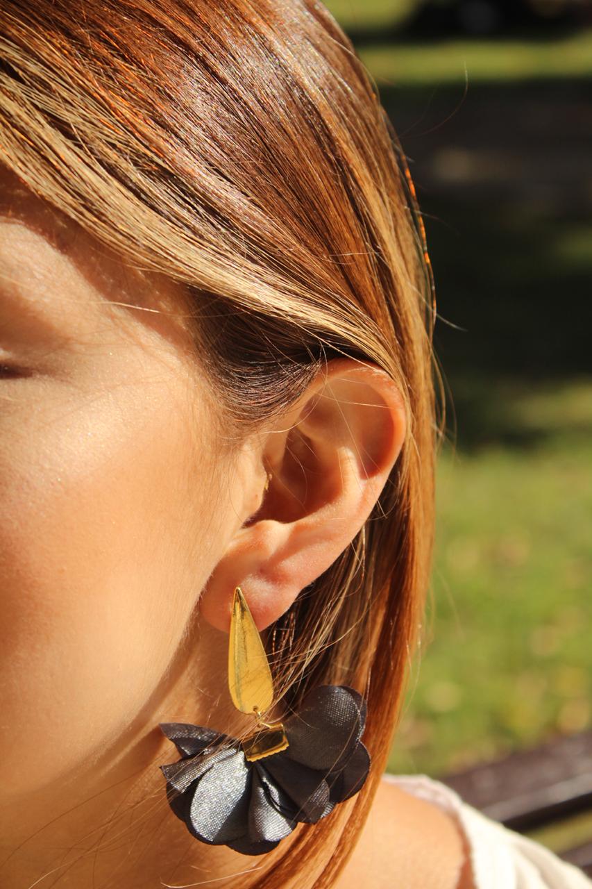 Aros flor colgante gota grande